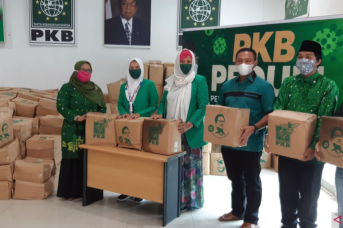 PKB Riau bagikan 5.000 paket sembako belogo Cak Imin