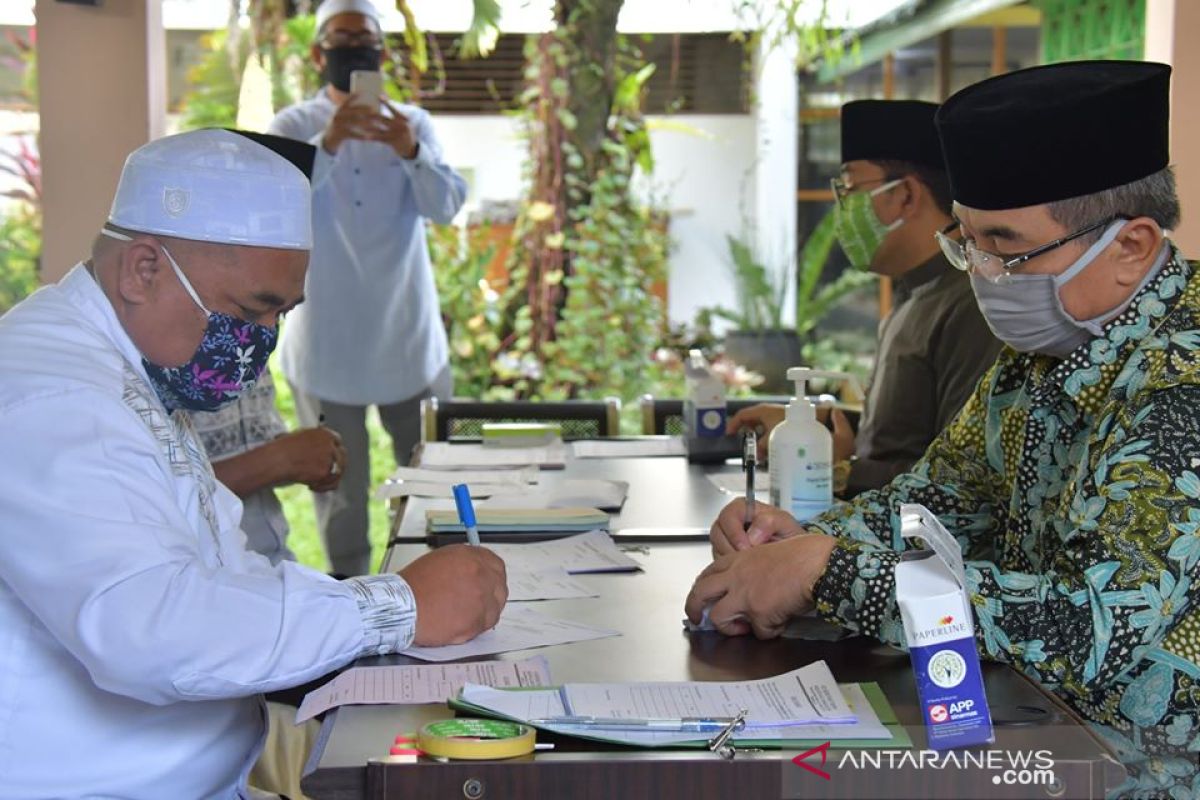 Bupati HSS memulai pembayaran zakat profesi di lingkungan Pemkab