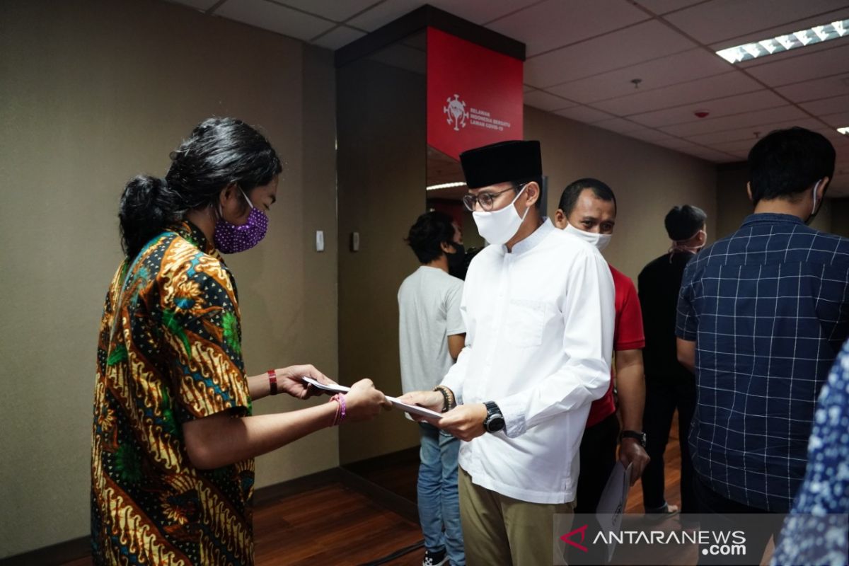 Relawan Indonesia Bersatu beri beasiswa mahasiswa terdampak wabah COVID-19
