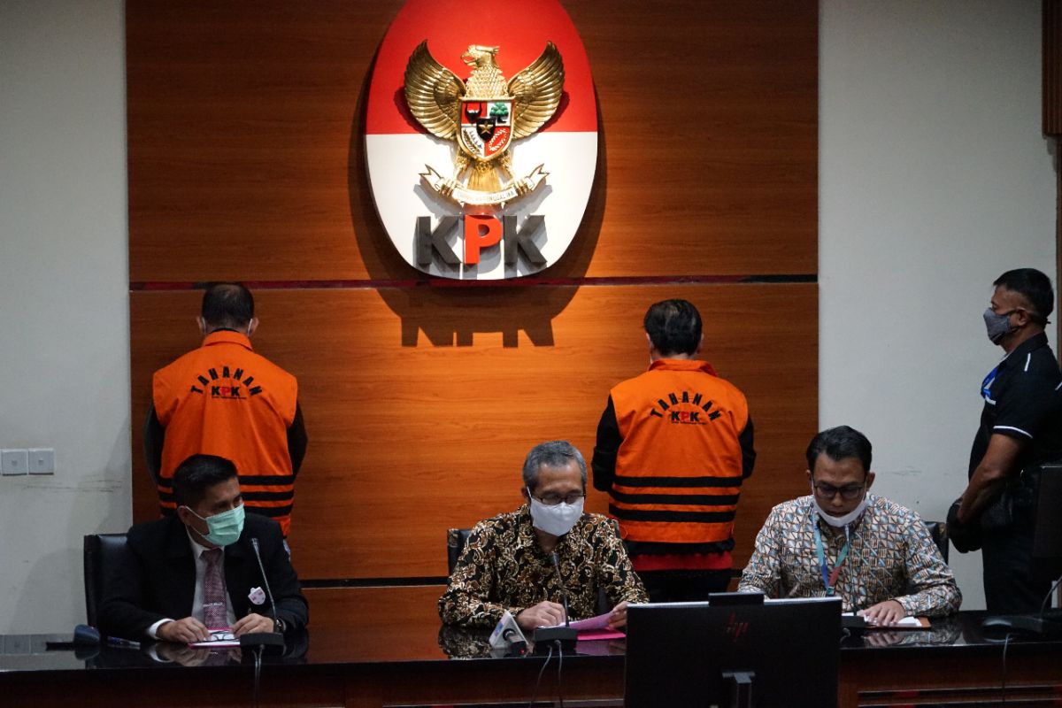 KPK perpanjang penahanan Ketua DPRD Muara Enim Aries HB