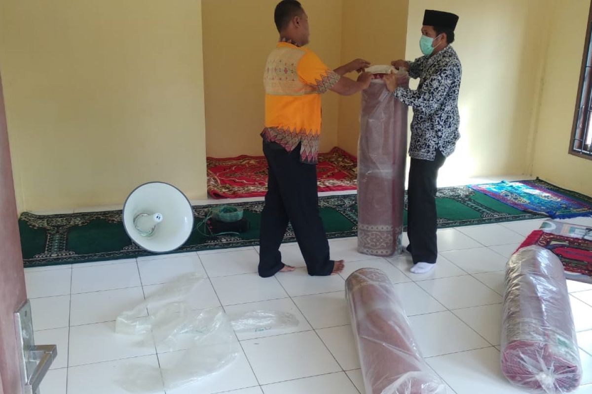 Jasa Raharja Jambi salurkan bantuan perlengkapan mushola di Samsat Muarojambi