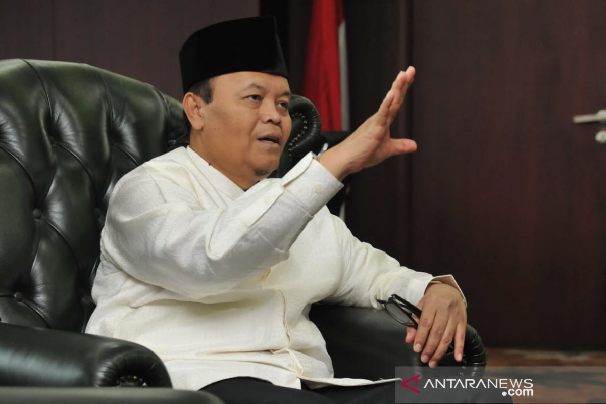 Hidayat Nur Wahid pertanyakan program cuci karpet masjid Baznas