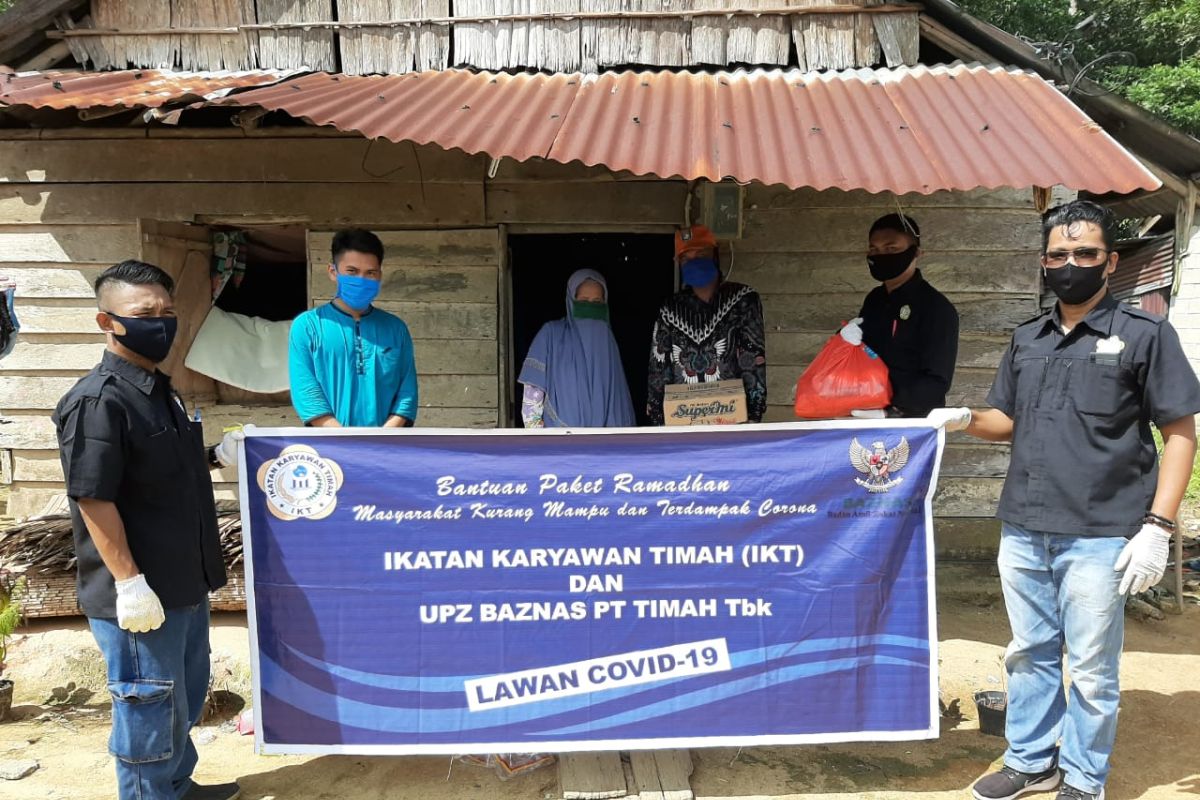Ikatan Karyawan PT Timah salurkan bantuan sembako di Mentok