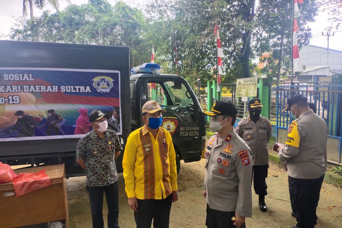 Di Sultra, bansos sembako Polri-TNI bagi warga terdampak Corona