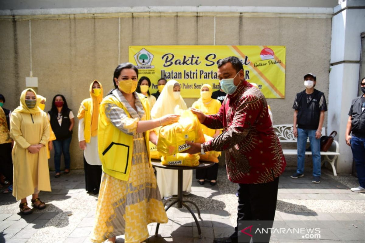 Ikatan Istri Partai Golkar sumbang alat kesehatan ke rumah sakit