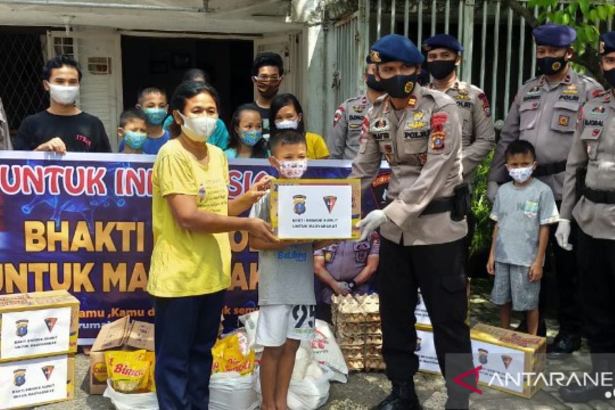 Sat Brimob Polda Sumut beri bantuan sembako untuk Panti Asuhan di Medan