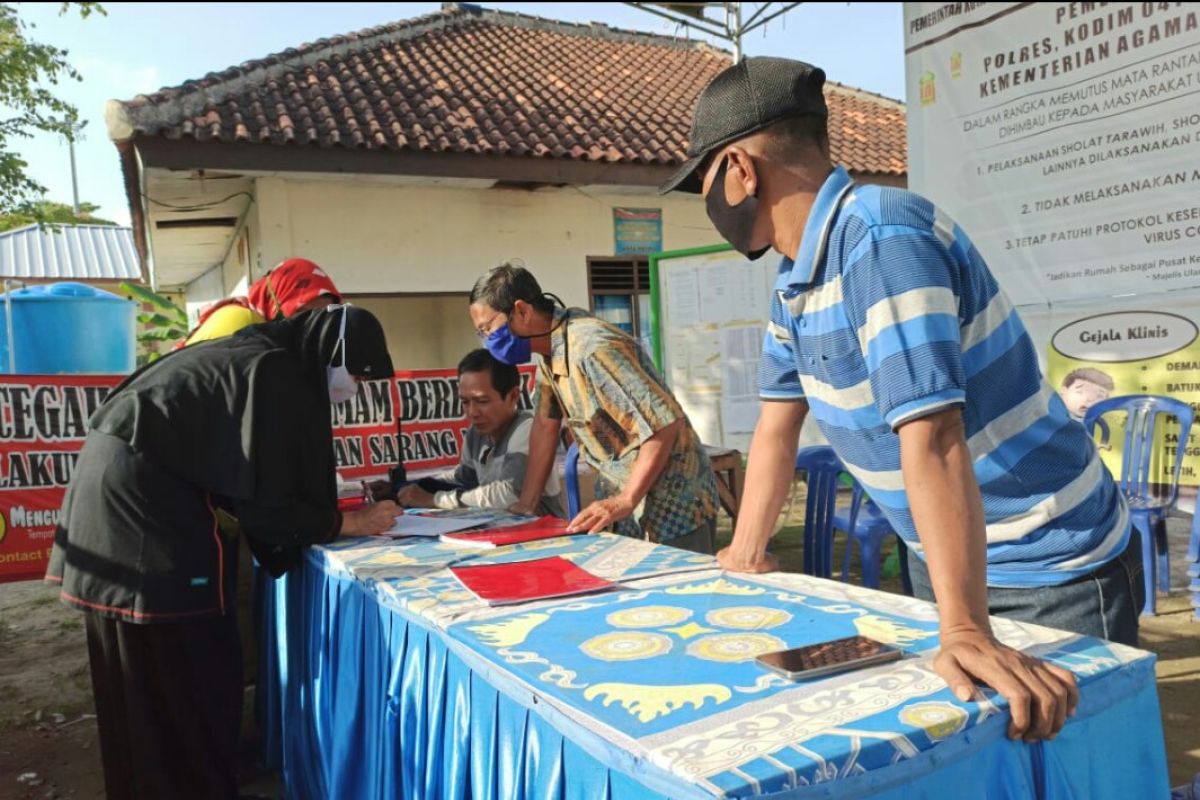 Warga Tejoagung swadaya bangun posko relawan COVID-19