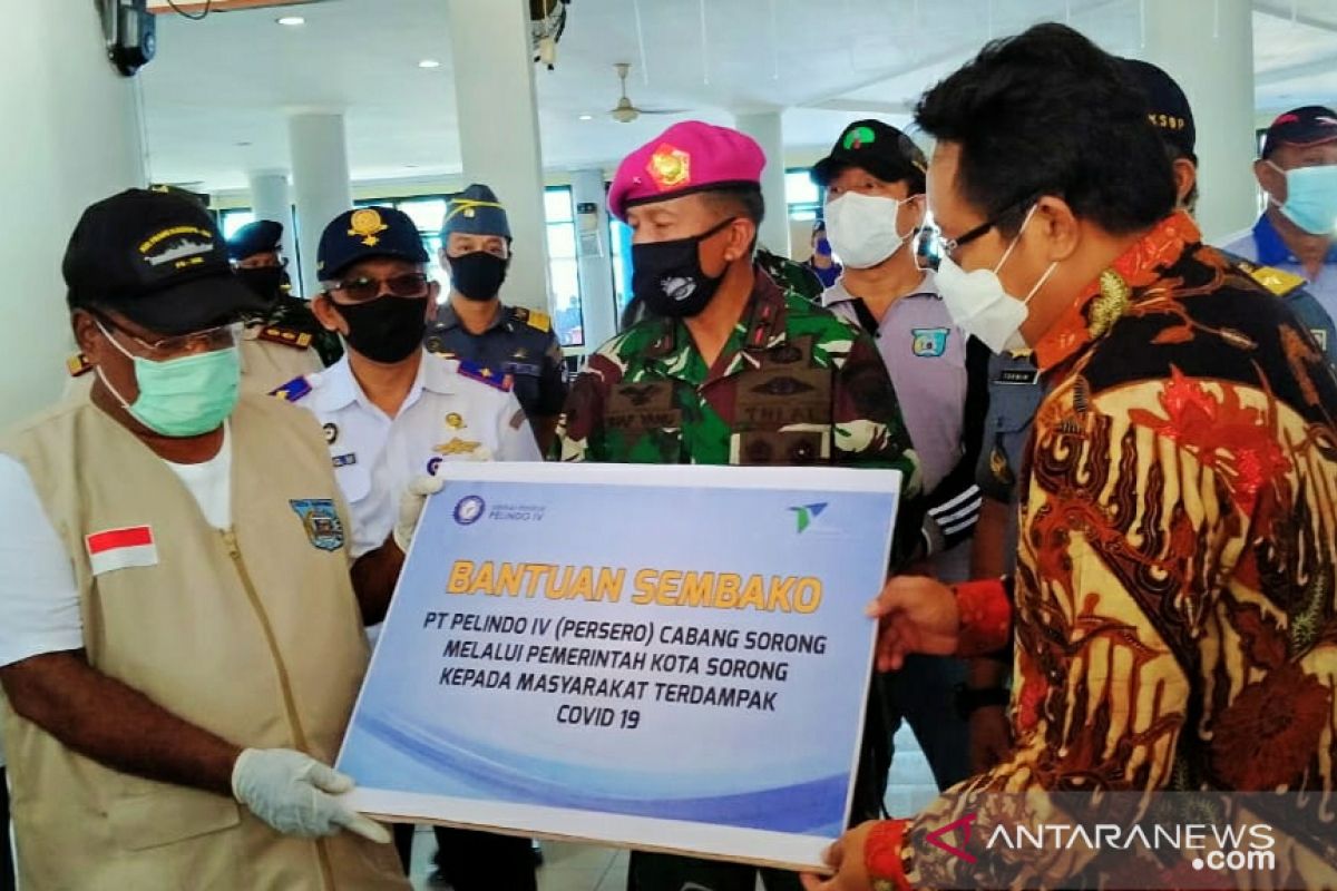PT Pelindo serahkan 300 paket bapok bagi Pemkot Sorong