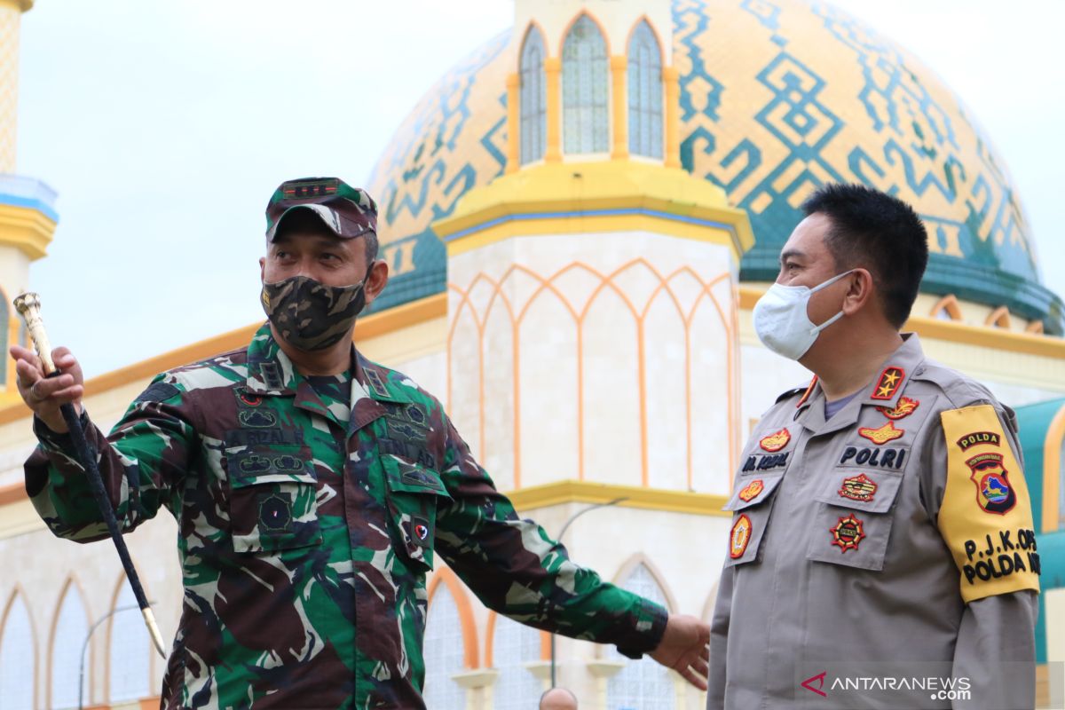 Kapolda NTB meninjau operasional dapur lapangan TNI-Polri