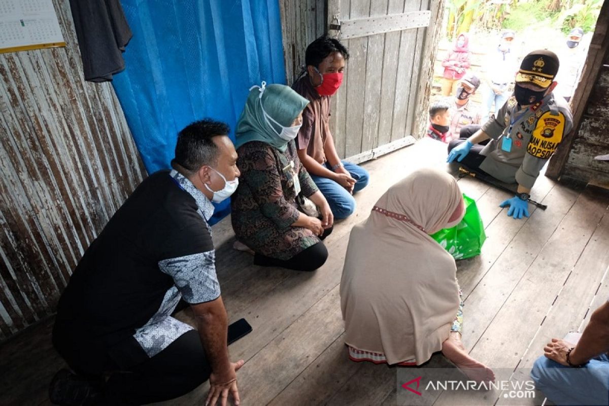 Kapolda Jambi antarkan langsung paket sembako bagi warga kurang mampu