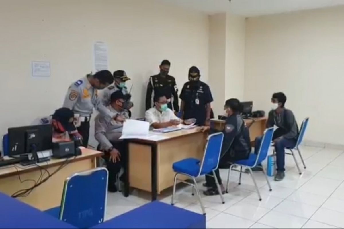 Delapan penumpang di Terminal Pulo Gebang ditolak berangkat
