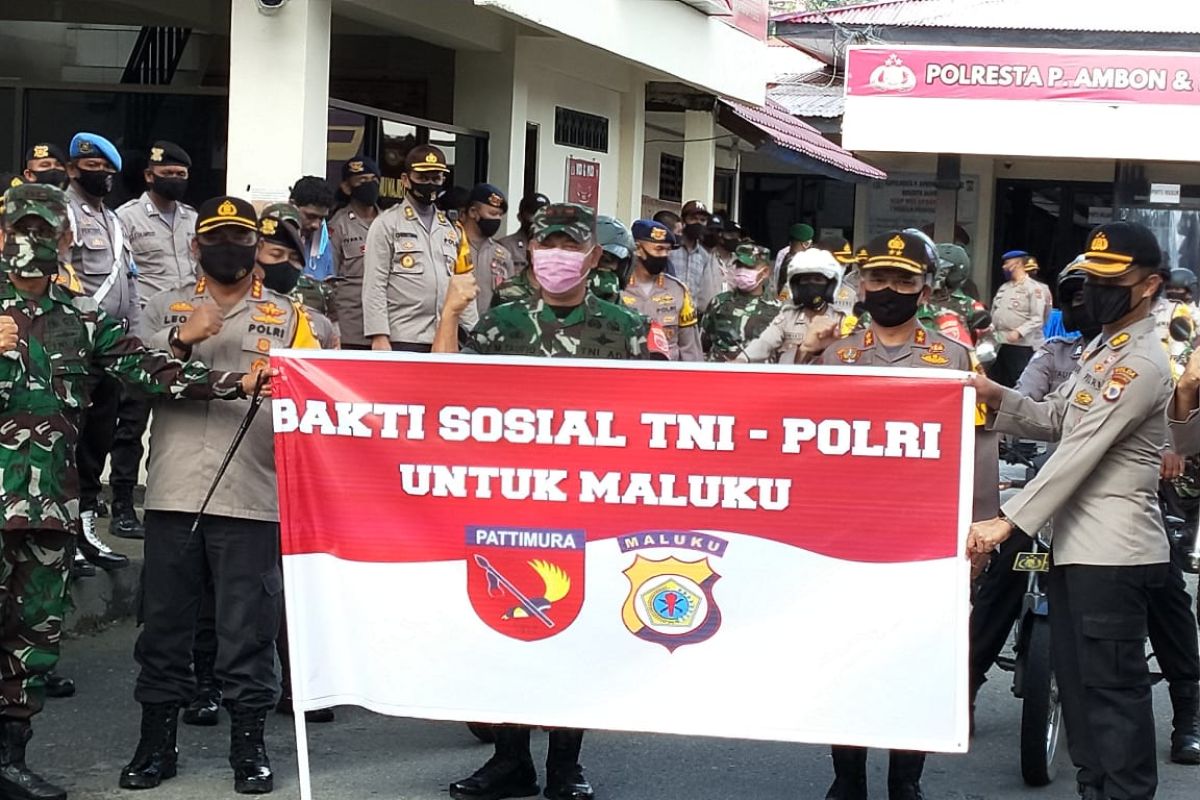 TNI-Polri salurkan 8.870 paket bantuan bakon pokok ke warga terdampak COVID-19