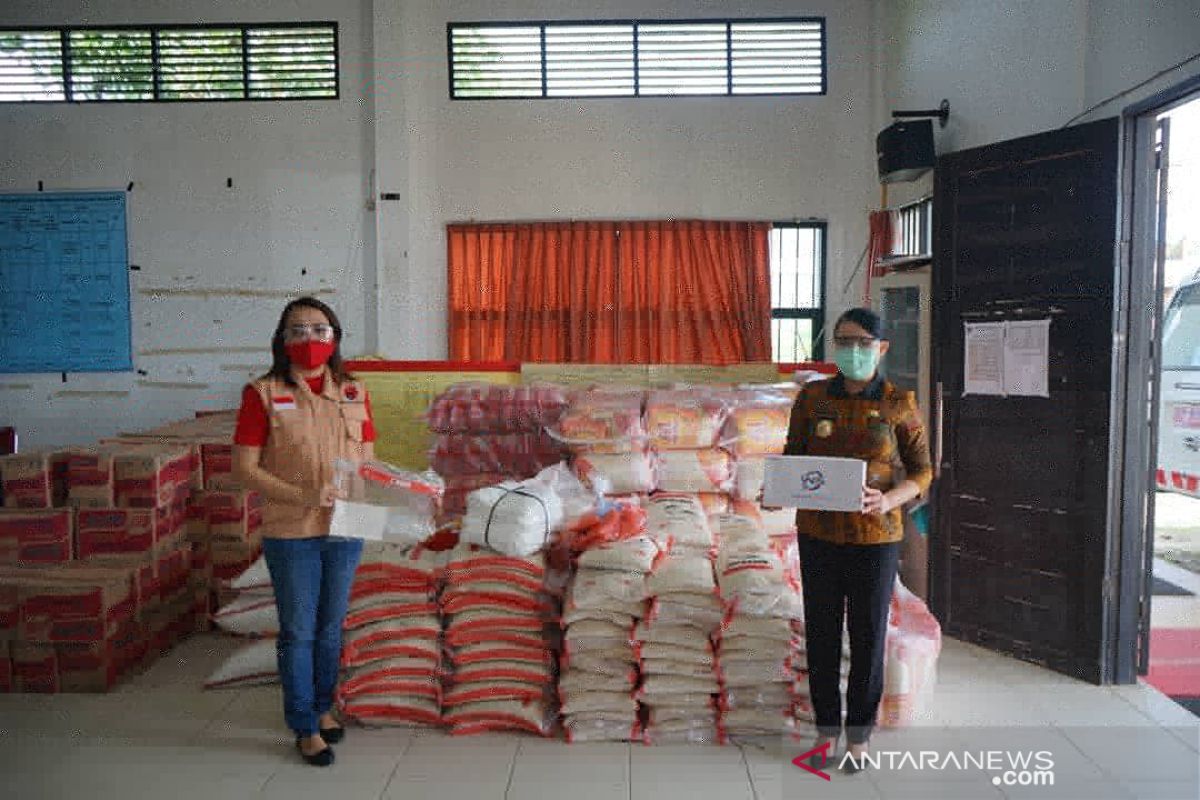 Baguna PDI Perjuangan Kalimantan Barat salurkan bantuan sembako ke Pemkab Landak