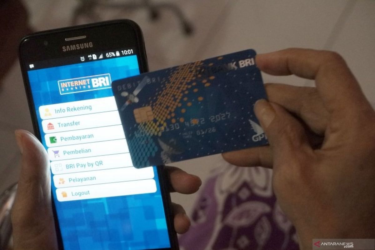 Transaksi perbankan mobile dan internet banking melonjak, penggunaan ATM turun