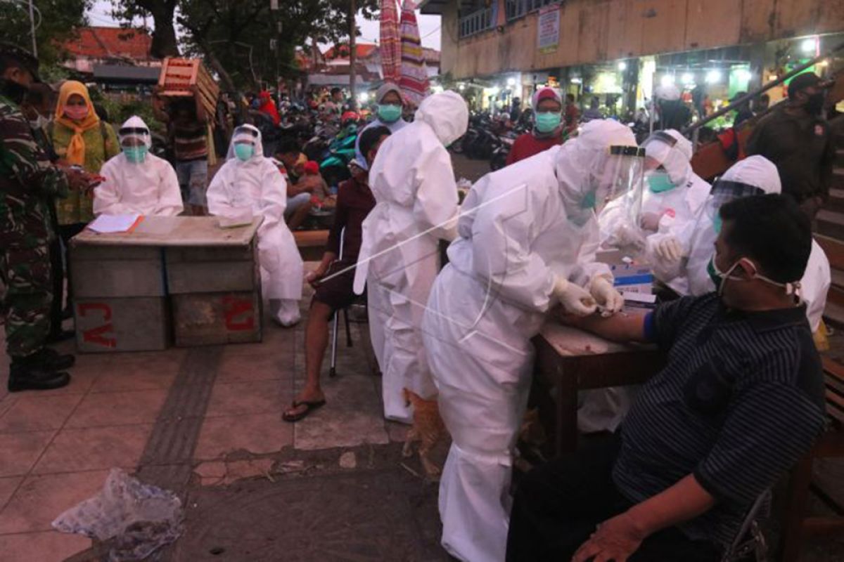 Pasar tradisional di Surabaya jadi target utama rapid test massal