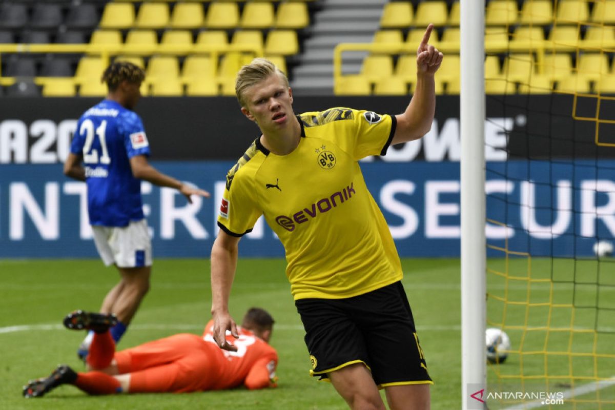 Pemain Dortmund Erling Haaland, pencetak gol pertama papan atas di era pandemi