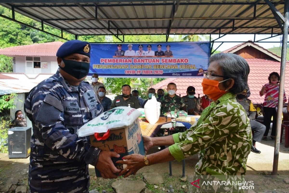 Giliran kelurahan Hutabarangan dan Aek Habil Sibolga terima bansos COVID-19