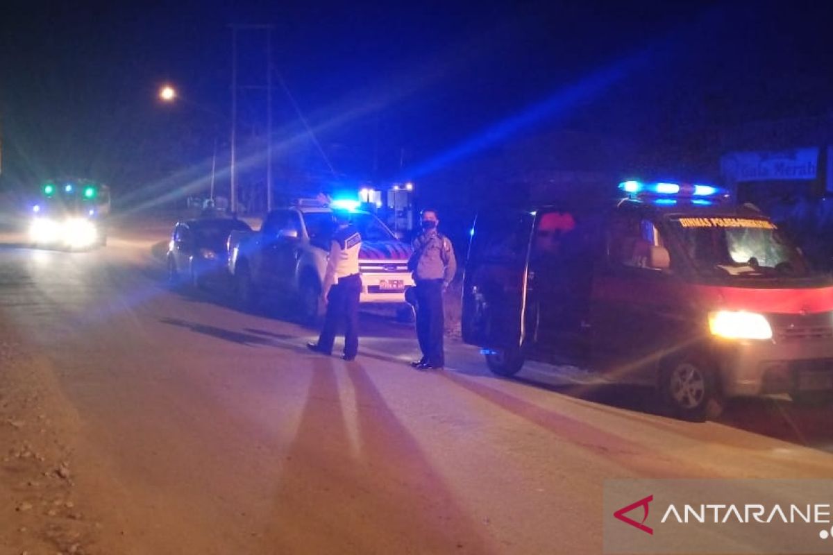 Polres Bengkayang rutin melakukan patroli malam cegah kerumunan warga