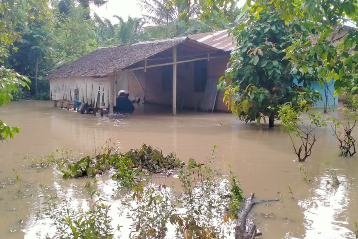 Banjir landa tiga kecamatan di Kabupaten Langkat