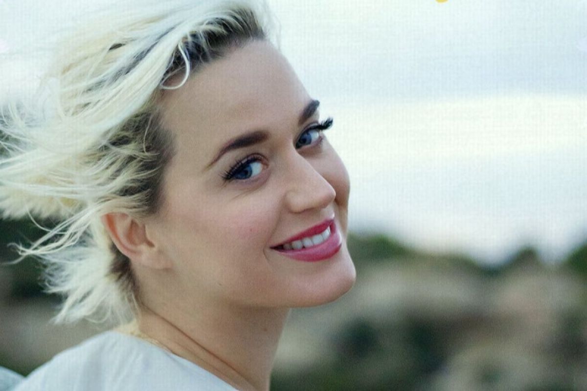 Penyanyi Katy Perry tuangkan kisah hidup di lagu baru