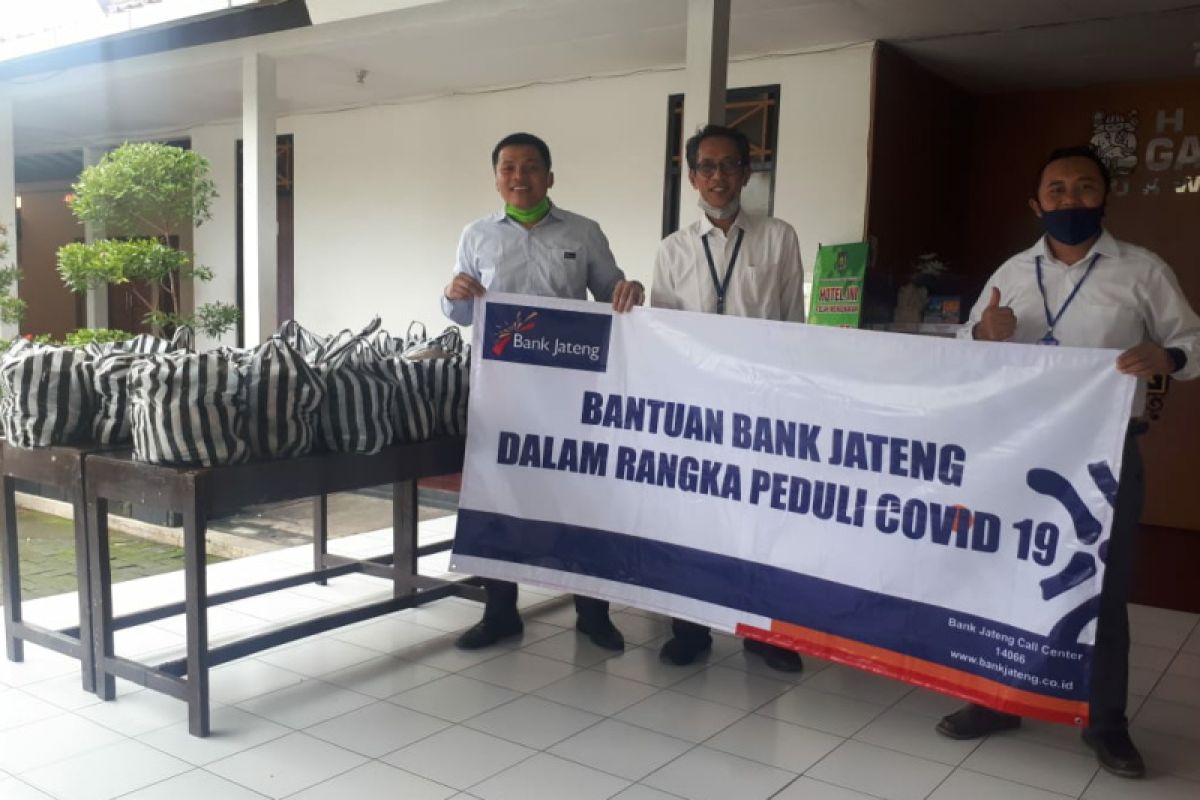Bank Jateng bagikan 6.000 bungkus nasi di Purworejo