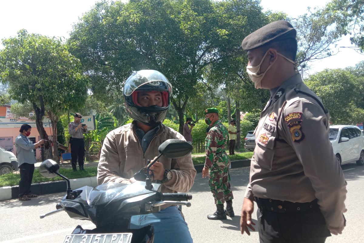 Kemarin, Polri perkuat "check point" hingga Bahar Smith bebas