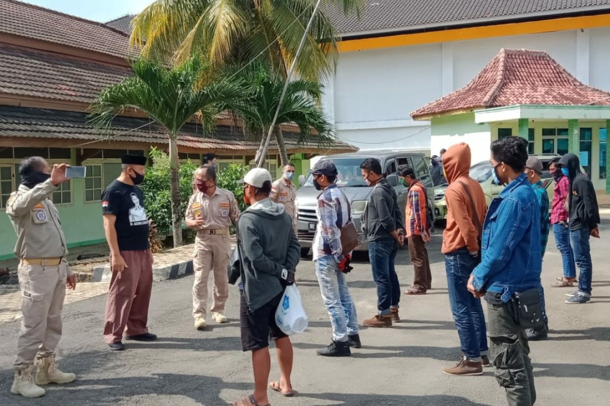 Disnaker Lampung edukasi dan terima kepulangan 13 PMI non prosedural