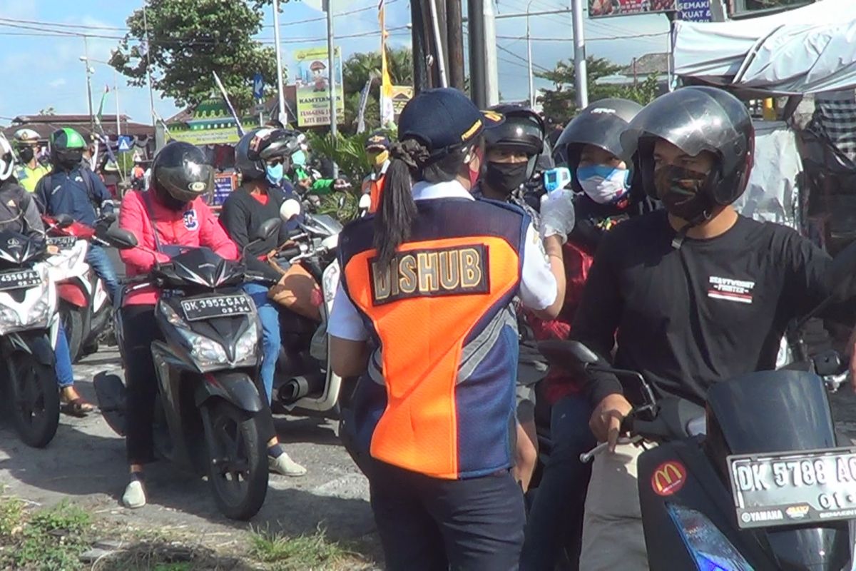 Puluhan polisi amankan arus mudik di Klungkung