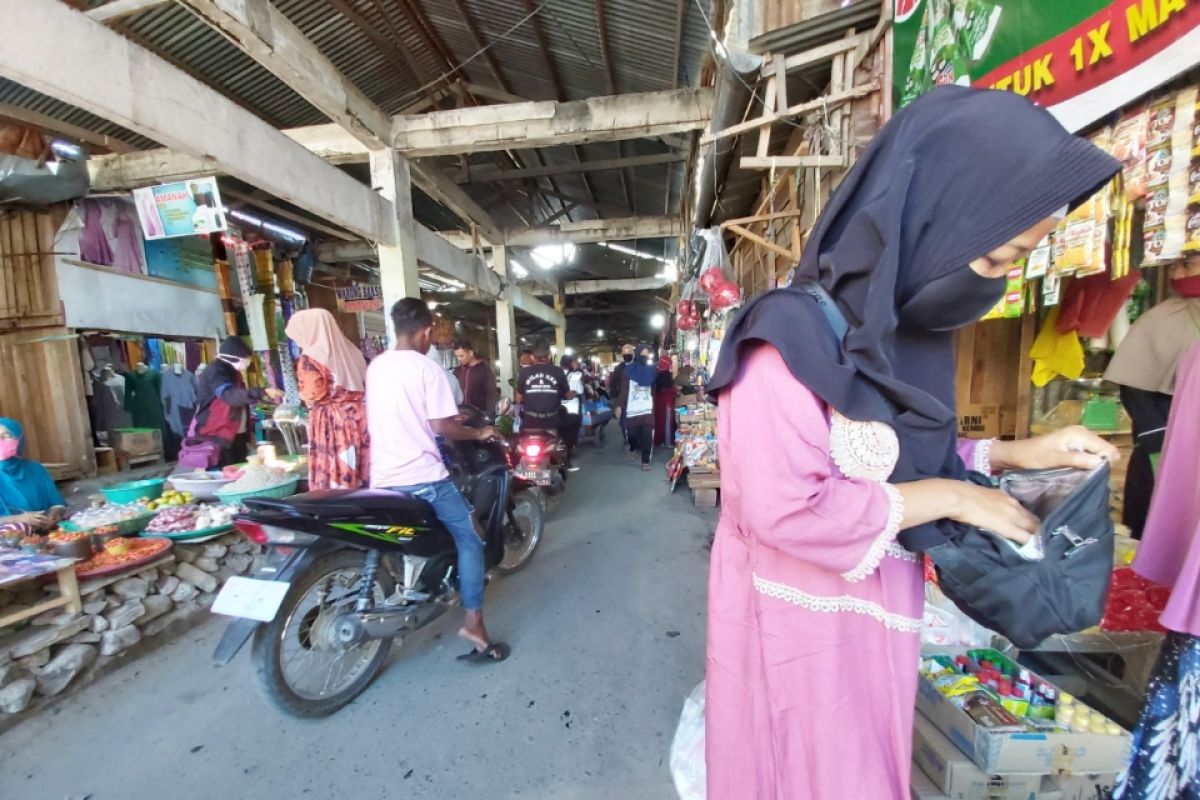 Pedagang di Palu  tidak dilarang berjualan di tengah pandemi COVID-19