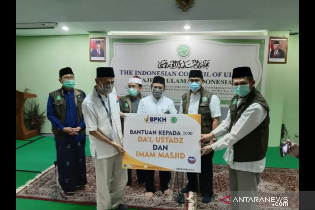 BPKH salurkan sembako bagi pegawai penyelenggara haji dan umrah