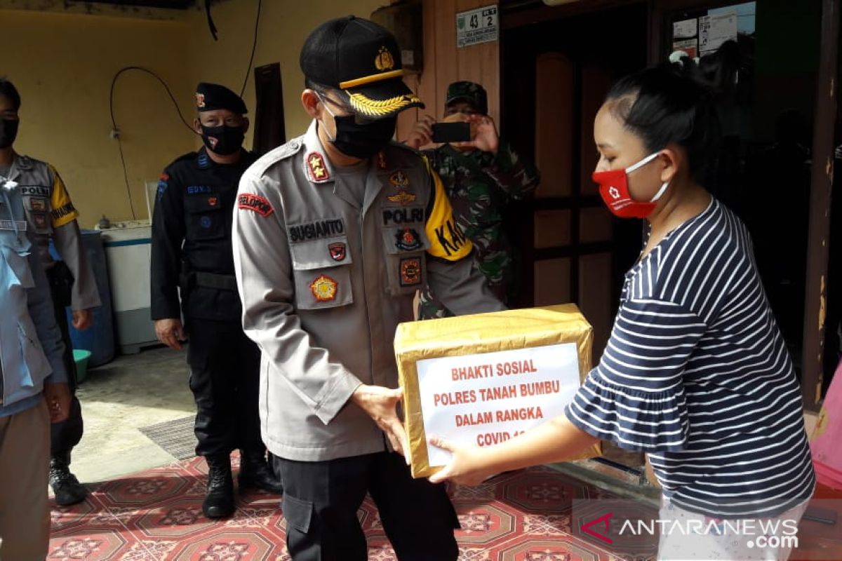 Polres Tanbu salurkan 43,5 ton beras kepada masyarakat terdampak COVID-19