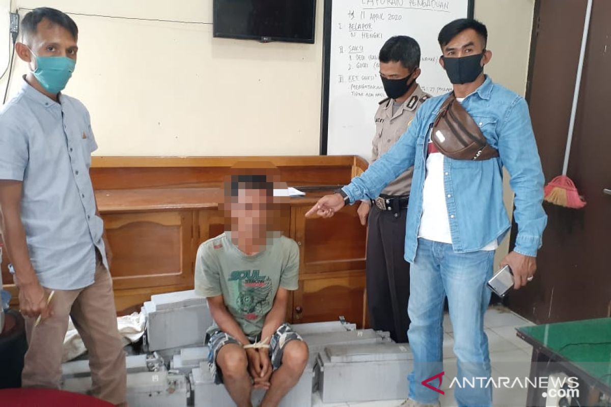 Polisi Dharmasraya tangkap pencuri baterai BTS Telkomsel