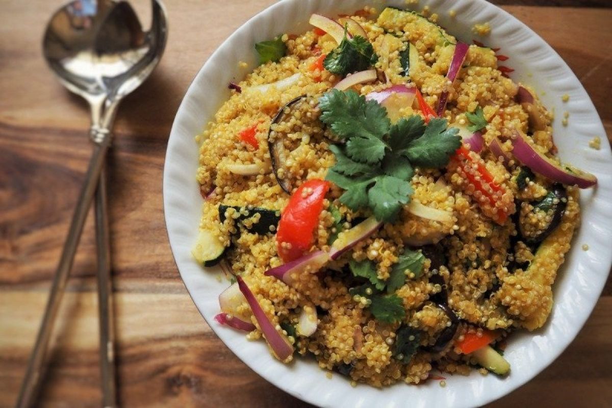 Resep salad quinoa bantu turunkan berat badan di tengah pandemi COVID-19