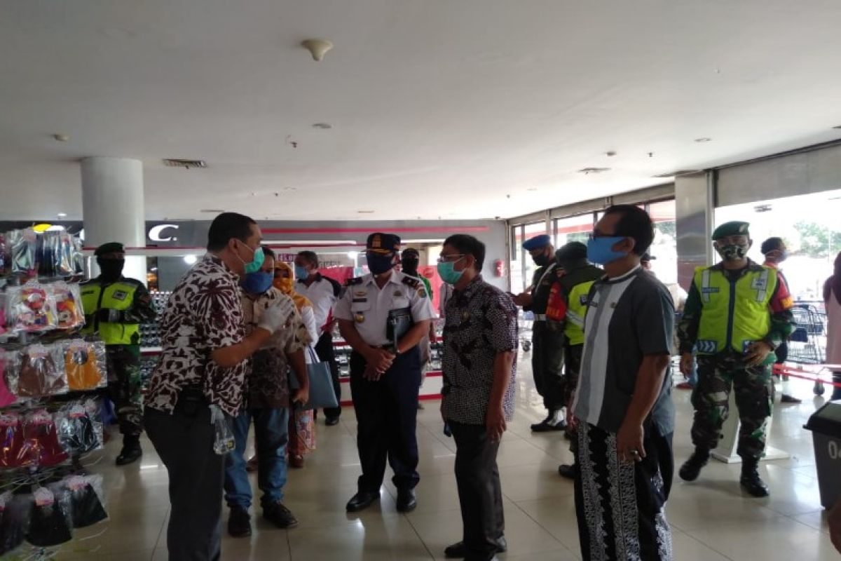 Tim gabungan sidak sejumlah pusat perbelanjaan di Pekalongan