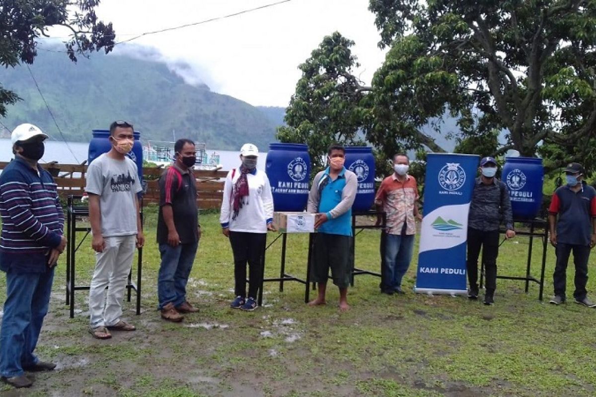 Regal Springs Indonesia serahkan bantuan COVID-19 ke Samosir dan Toba