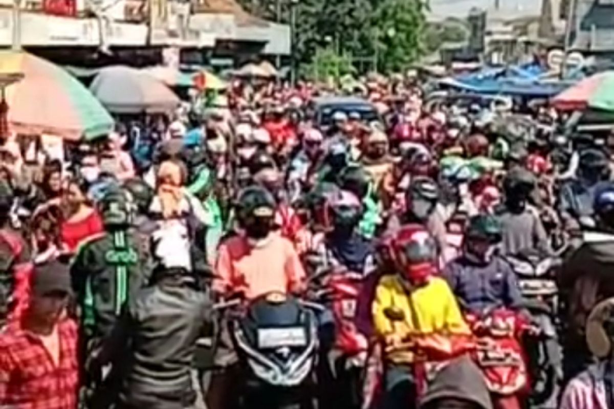 Pedagang dan pembeli di Kota Bogor diminta hormati protokol kesehatan saat PSBB