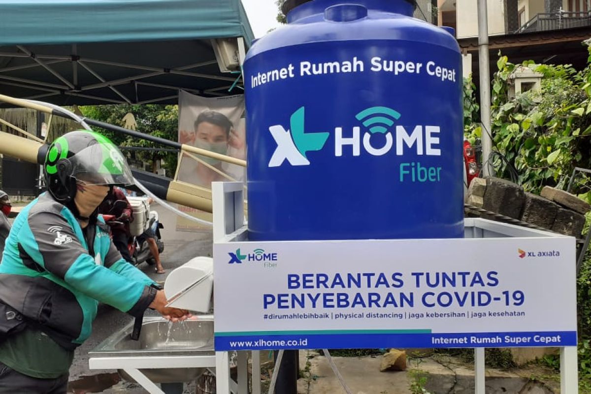 Dukung Pencegahan Covid-19, XL HOME Bantu Semprot Disinfektan di Perumahan Denpasar