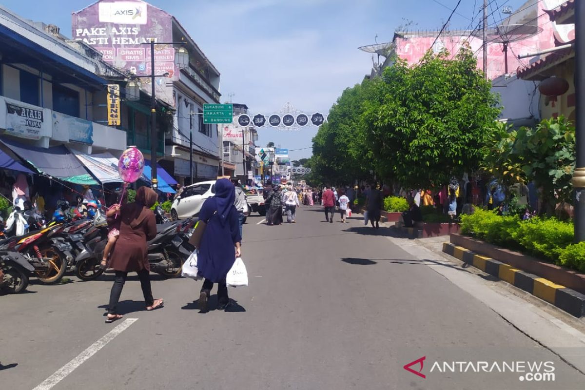 PSBB parsial Jabar, Operasional pertokoan-pusat perbelanjaan empat jam