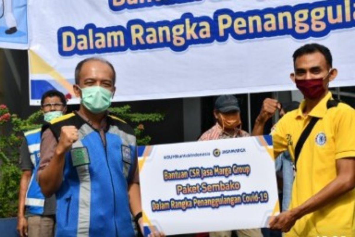 Jasa Marga serahkan bantuan paket sembako kepada masyarakat terdampak pandemi di Medan