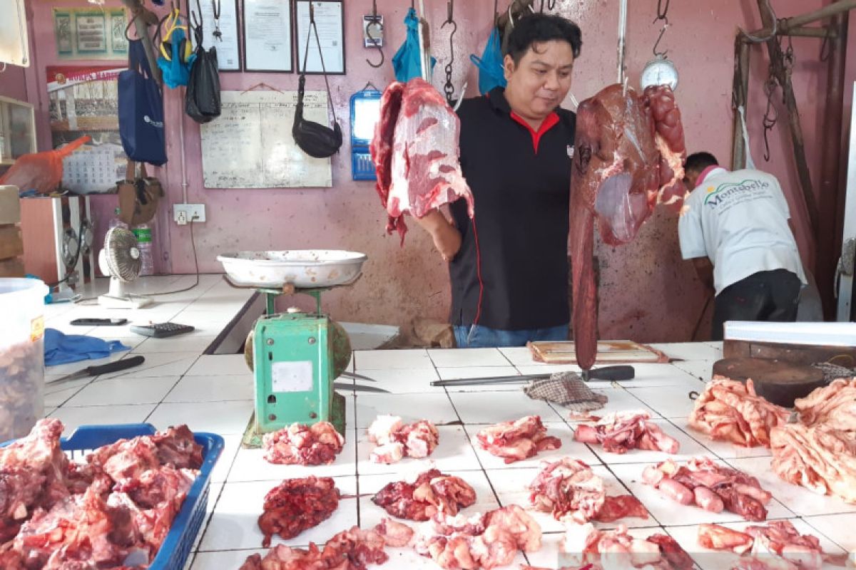 Jelang lebaran harga daging sapi  di Tanjungpinang stabil
