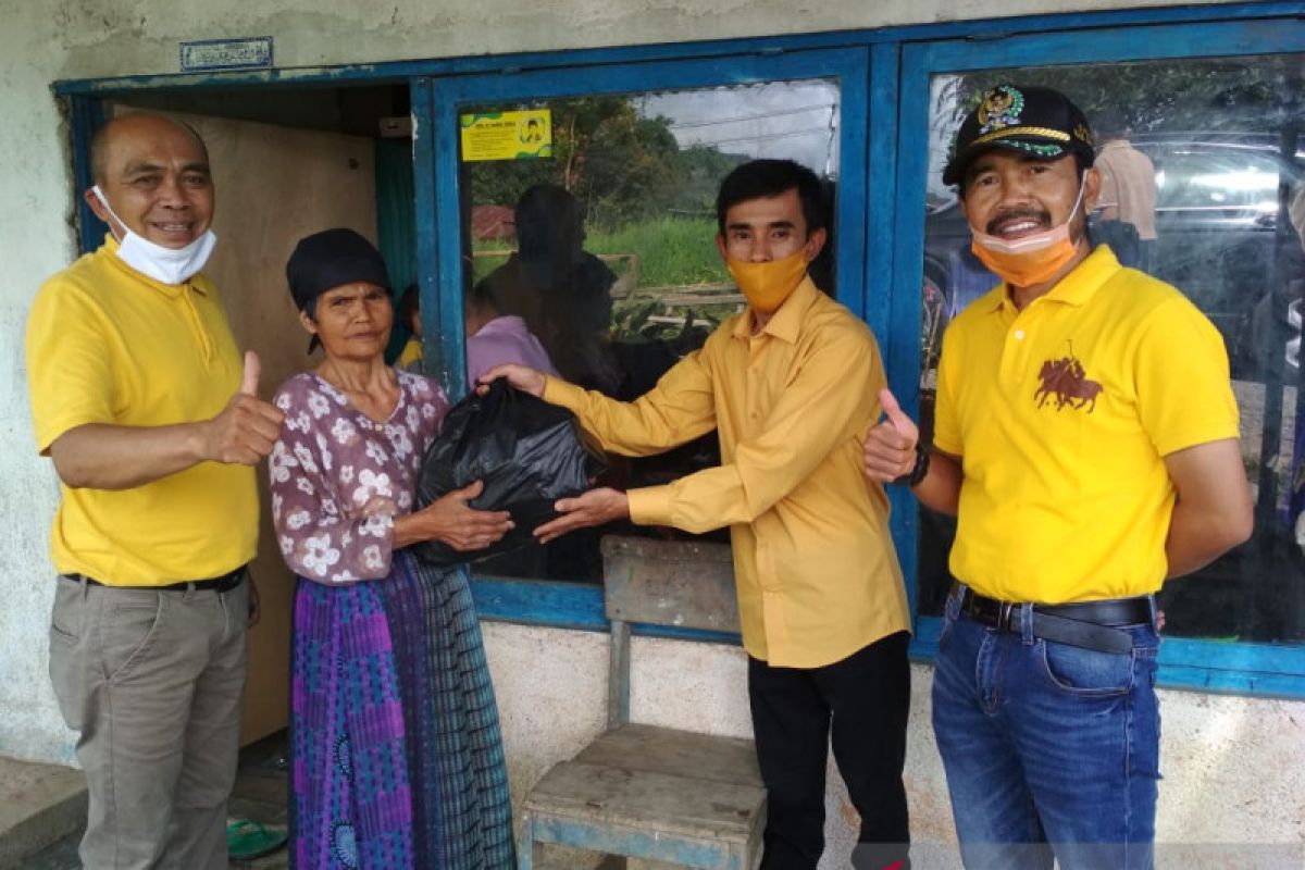 Anggota DPR RI, Darul Siska salurkan 1.000 paket sembako di Solok