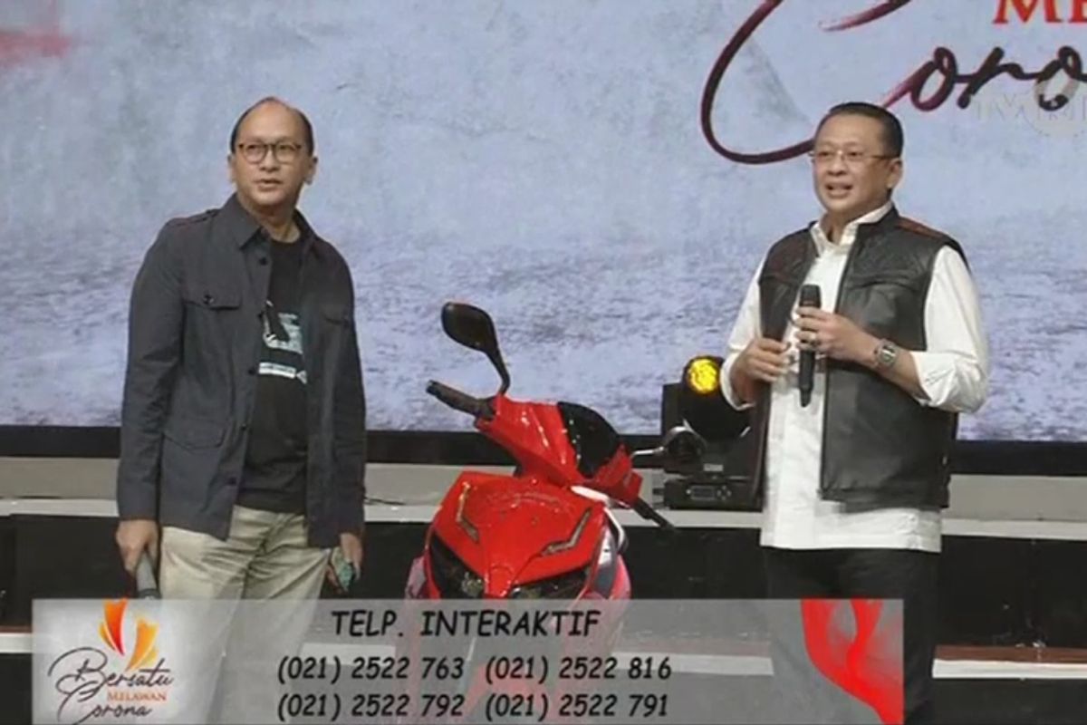 Lelang di konser Bimbo, sepeda motor listrik bertanda tangan Jokowi laku Rp2.5 miliar