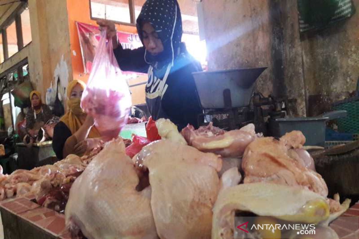 Jelang Lebaran, harga telur dan daging ayam di Temanggung naik