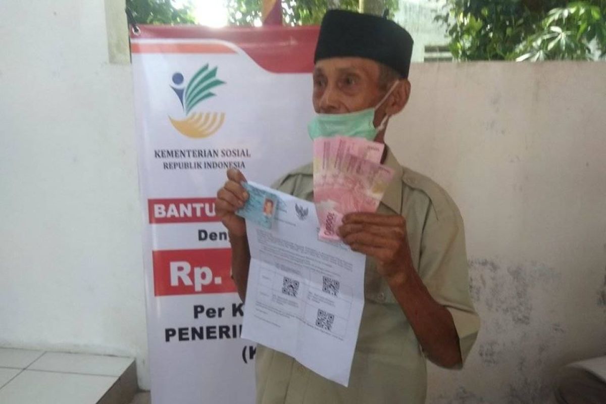 Warga Lebak penerima dana sosial ucapkan terima kasih  pada Presiden