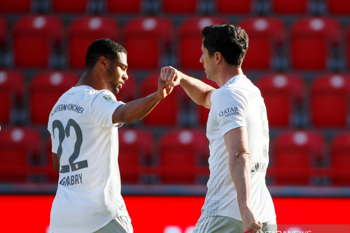 Dua gol dari bola mati antar Bayern tundukkan tuan rumah Union Berlin 2-0