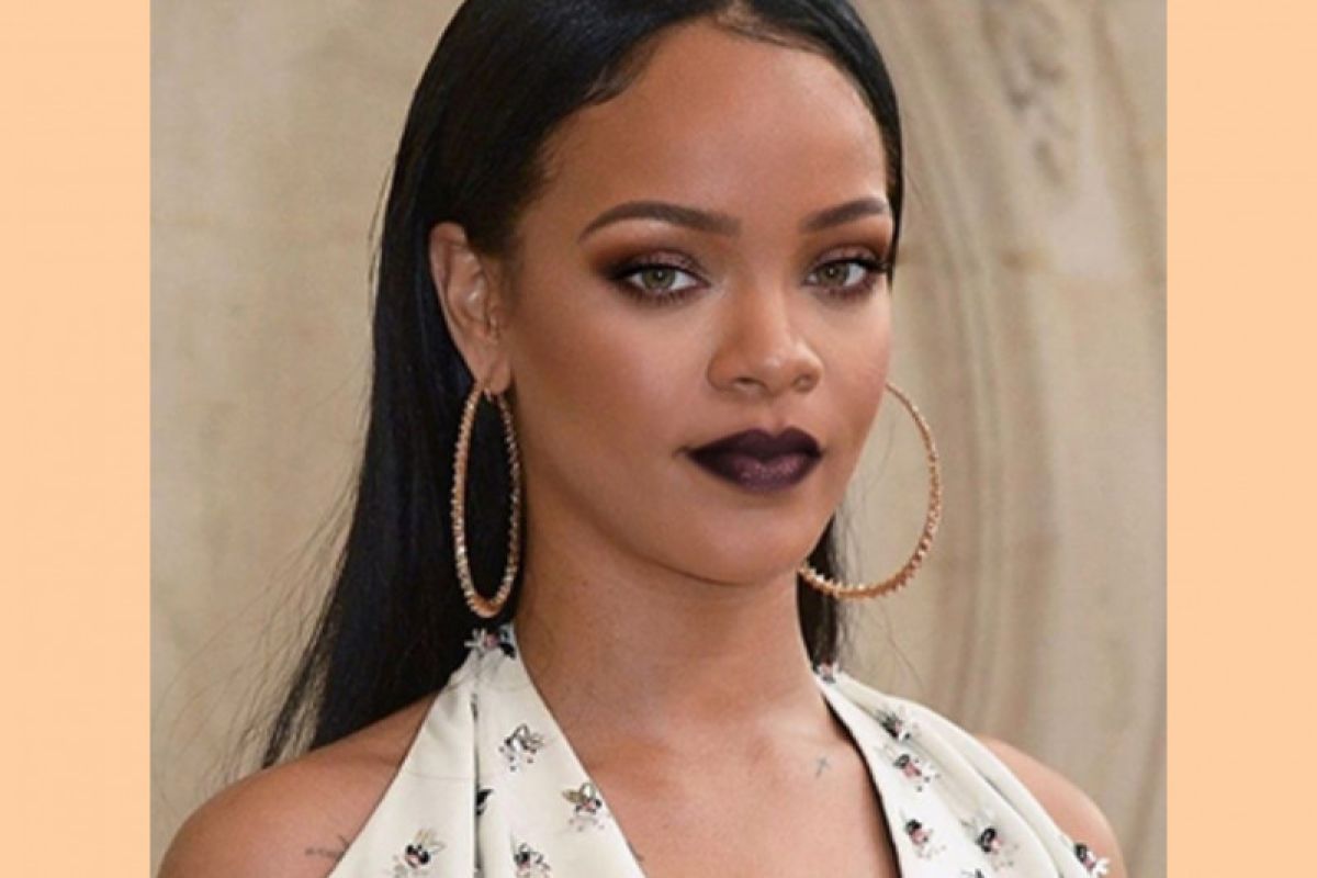 Rihanna minta maaf pakai hadist Islam di peragaan pakaian dalam