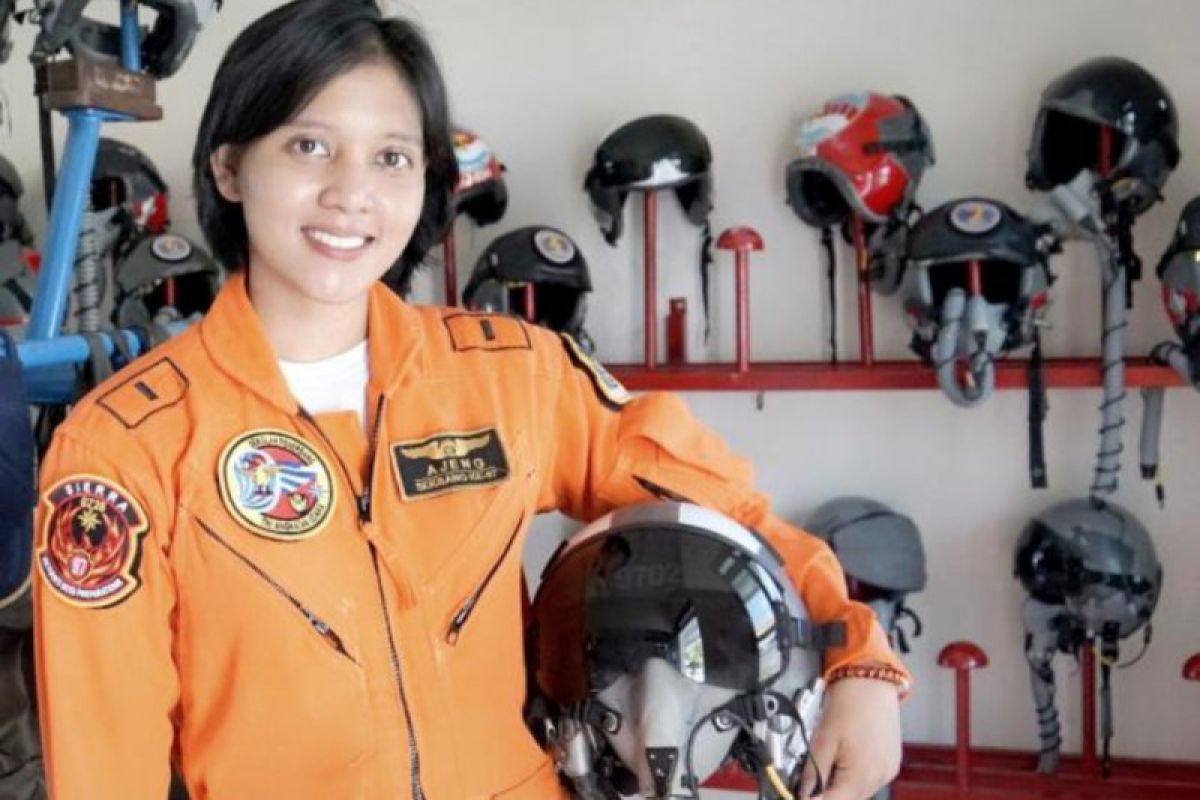 Letda Pnb Ajeng Tresna, penerbang tempur wanita pertama TNI AU