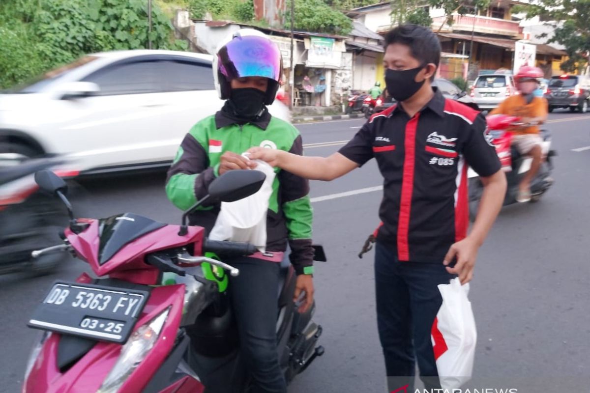 CMC-Bold Riders Manado bantu ojol dan anak yatim Saat Pandemi COVID-19