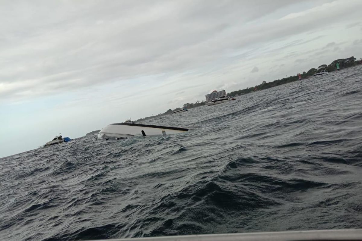 Kapal penumpang ditemukan terbalik di perairan Sanur