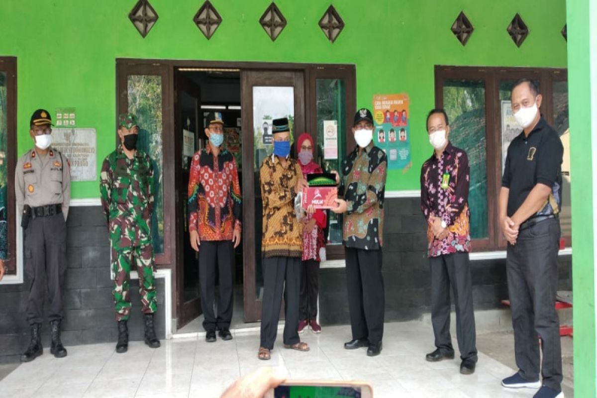 Pemkab Kulon Progo meluncurkan peci bermotif "geblek renteng"